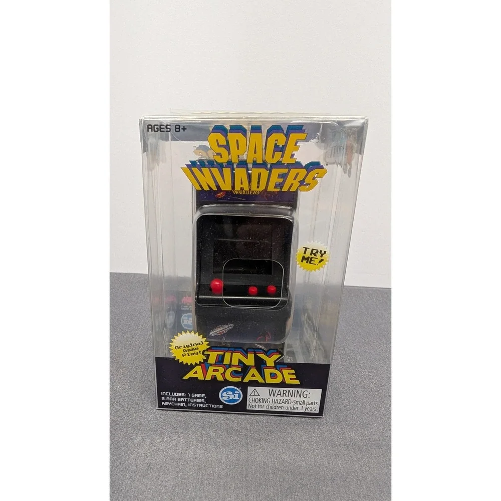 Worlds Smallest Tiny Arcade Space Invaders Mini Handheld Game Keychain Retro